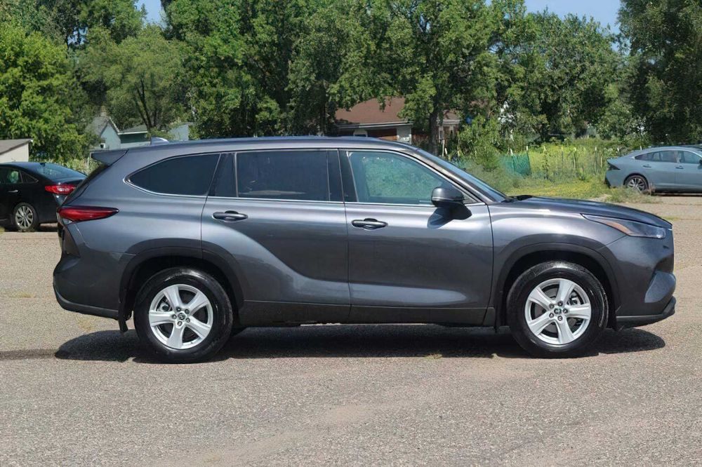 Toyota Highlander Limited      2021