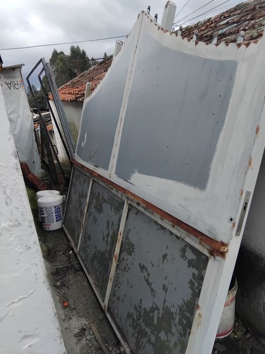 Portão de ferro de correr  em bom estado