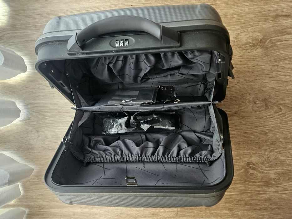 Samsonite Cruisair II, Estojo de cosméticos