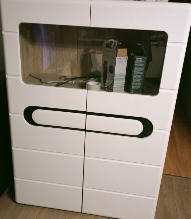 Meble w kolorze białym w nienagannym stanie