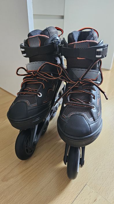 Patins em linha pretos