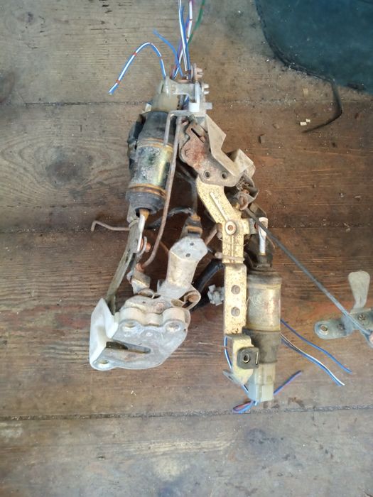 Тойота Кроун ручки дверей замки.