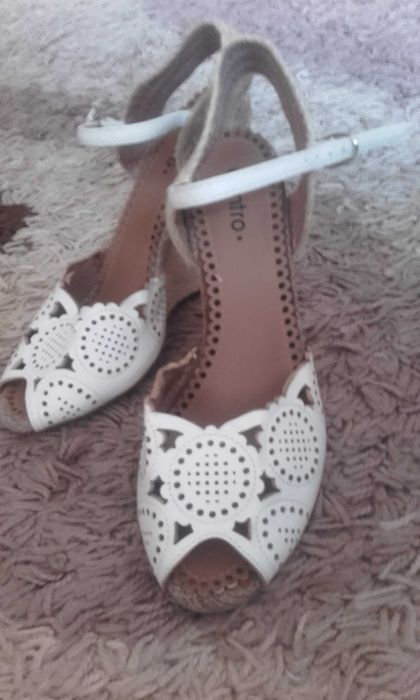 Sandalki damskie na koturnie