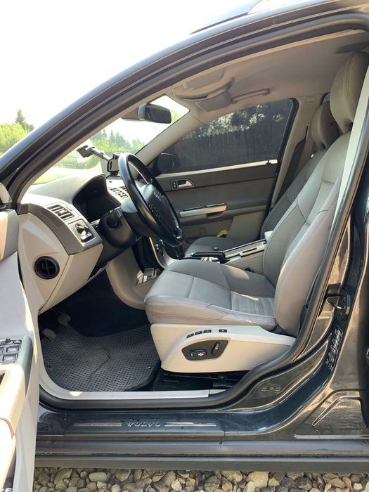 Вольво v50 2009 року випуску