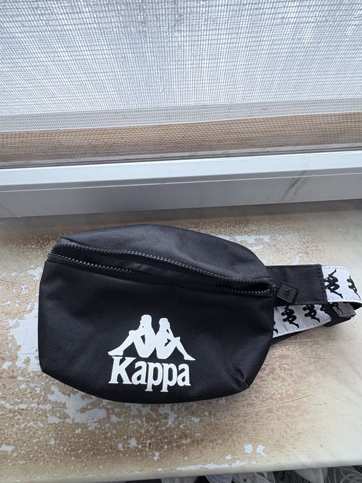Стильна поясна сумка/бананка від італійського бренду Kappa.