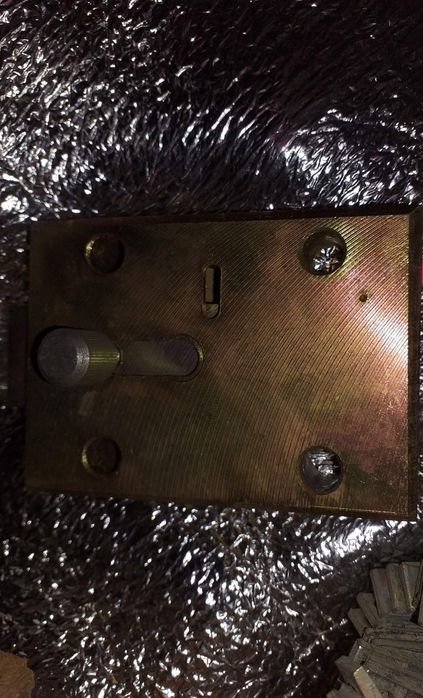 Продам новый накладной замок на подъезд 30 ключей.