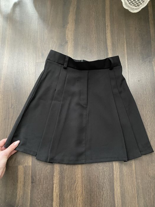 Стильна спідниця в довжині міні