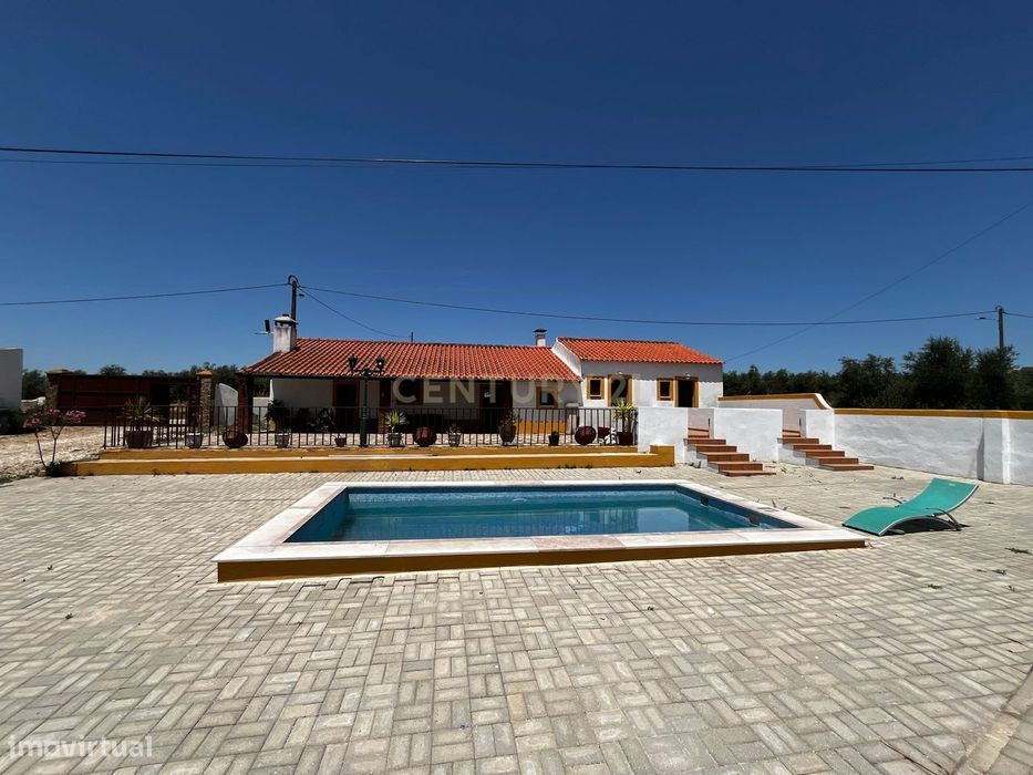 Monte Alentejano em lote de 40 000m2 com benfeitorias para 9 unidades