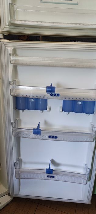 Продаю холодильник Whirlpool 4000 грн