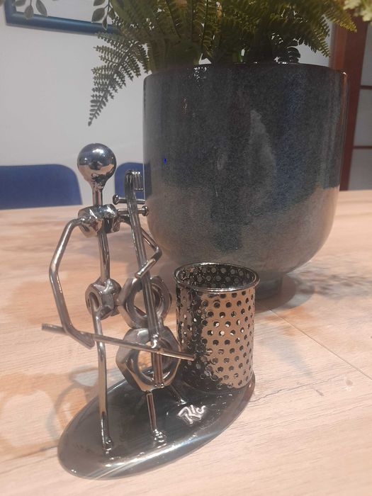 Boneco de arte de ferro para taça de lápis / Porta-caneta