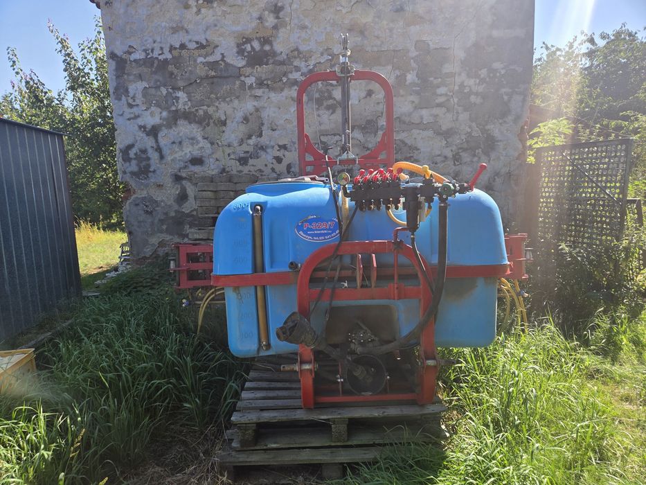 Opryskiwacz podwieszany 800 litrów