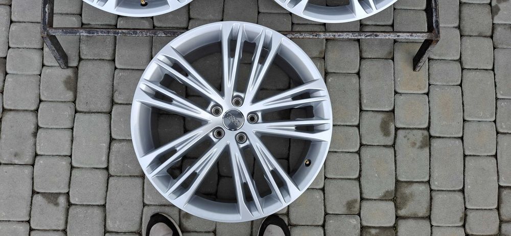 Одиночки Розпаровки Audi R20 5x112 8,5J ET30 A7 S7 Поштучно оригінал