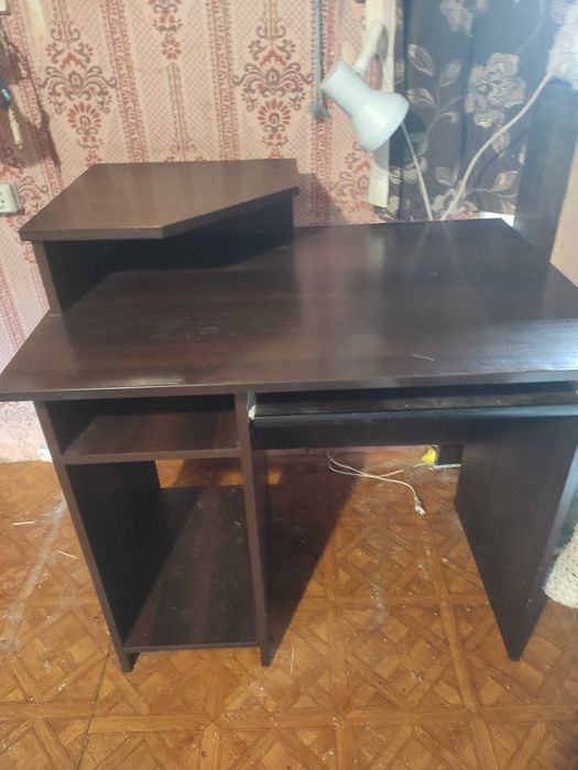 Стіл письмовий для дому