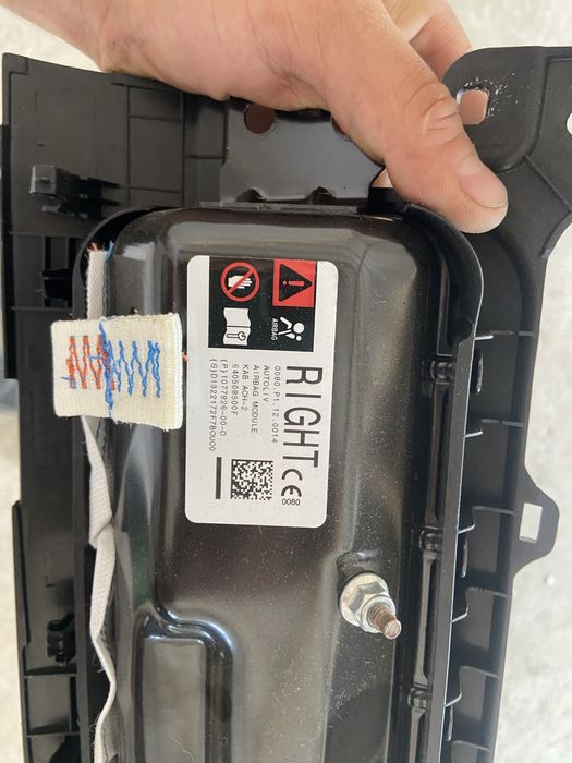 подушки Безпека Tesla штори та коліна 1077827-00-E