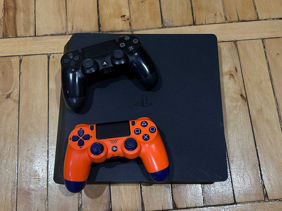 PlayStation 4 Slim 500GB 2 джойстики в ідеальному стані!
