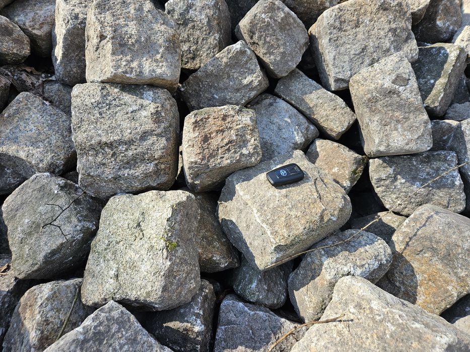 Kamień brukowy 9x12 świetny stan