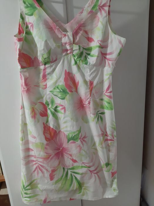 Letnia sukienka w kwiaty typowe 38