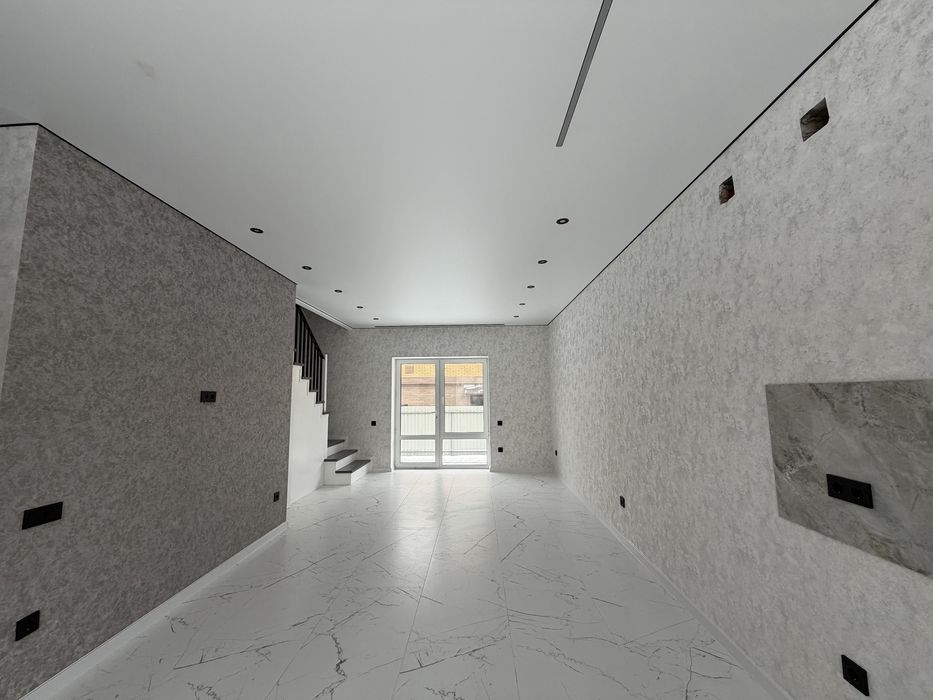 Продаж таунхауса з ремонтом від забудовника! Поруч ТЦ, АТБ, транспорт