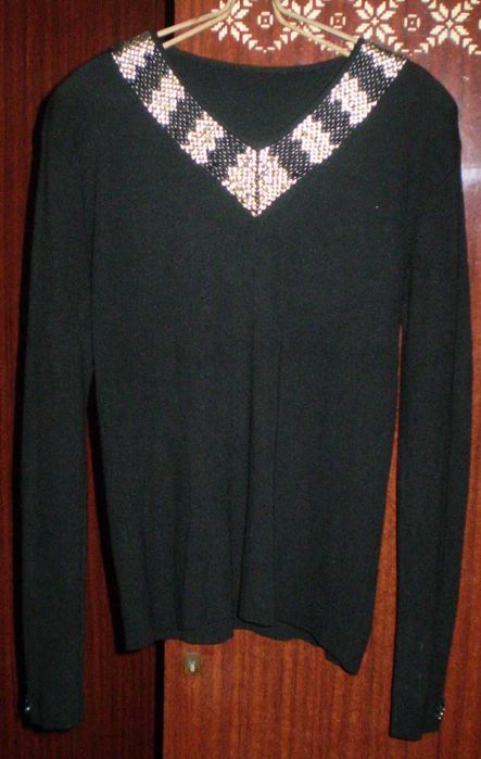 Кофты тёплые разные. Недорого.