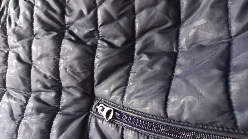 M pikowana kurtka z  kapturem/ wzór litery - unisex