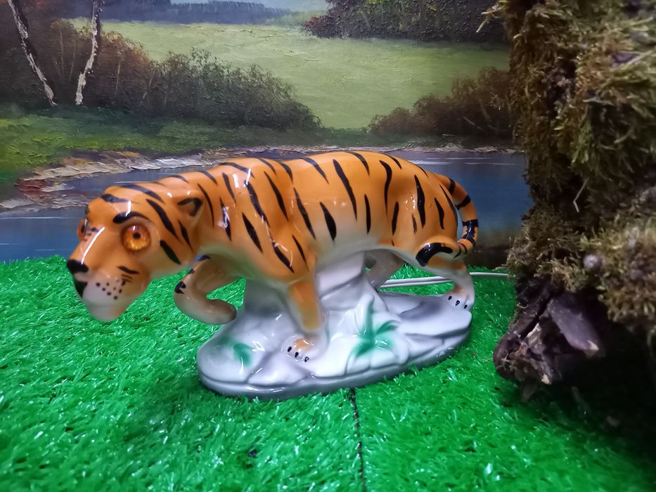 Figurka porcelanowa LAMPKA