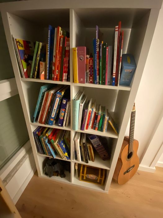 Estante branca, moderna e versátil (40€) | utilização na horizontal ou vertical