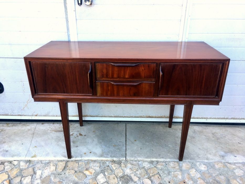 Consola olaio vintage 113comp X 45prof X 74alt.