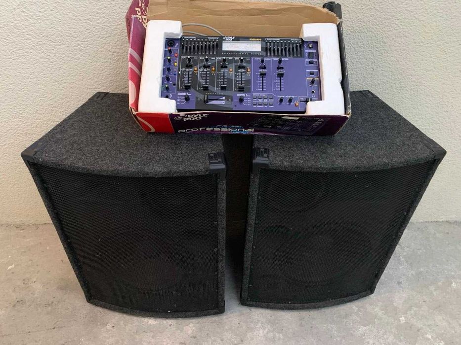 Продам колонки, музыкальный пульт, микрофоны в комплекте