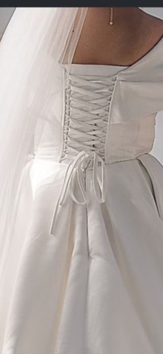 Весільне плаття . Розмір М-L. Стан ідеальний.