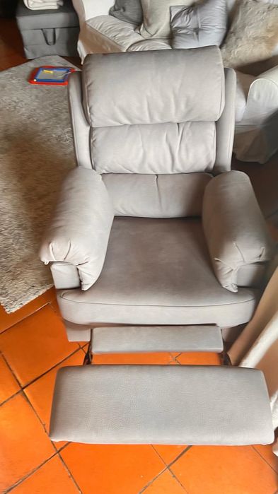 Cadeirão reclinável elétrico muito bom estado