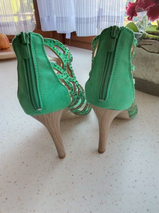 Piękne zamszowe  buty na wielkie wyjście