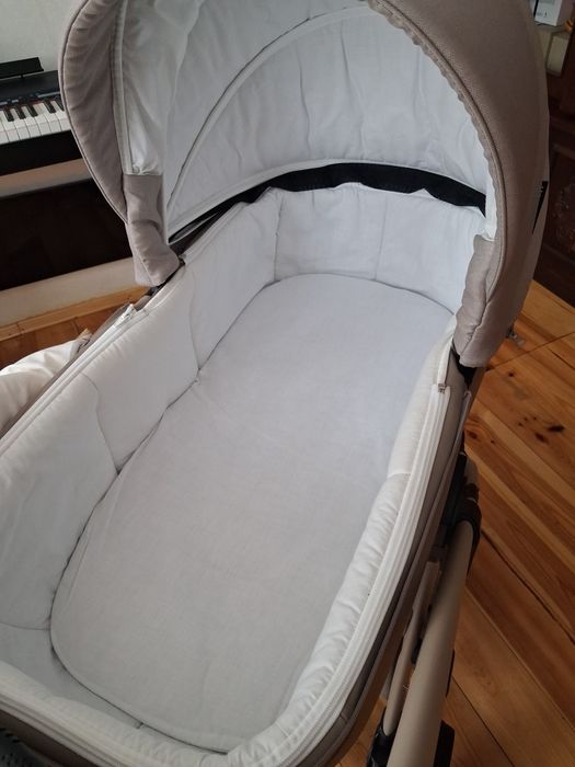 Продам коляску Адамекс