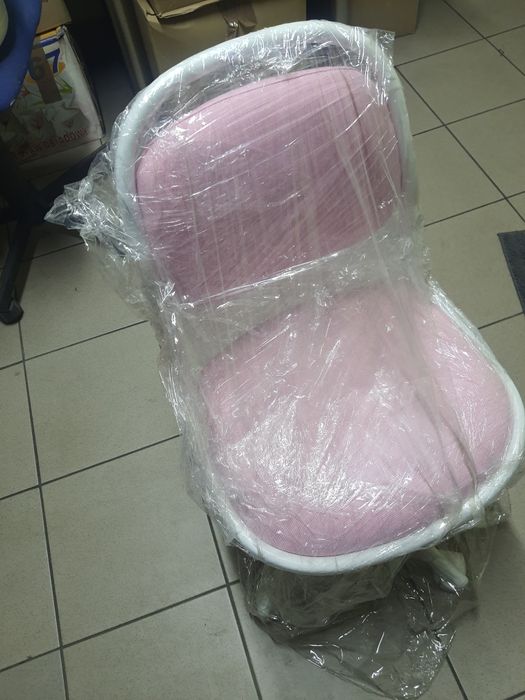 Dziecięce krzesło biurowe ÖRFJÄLL z IKEA, w kolorze białym z r