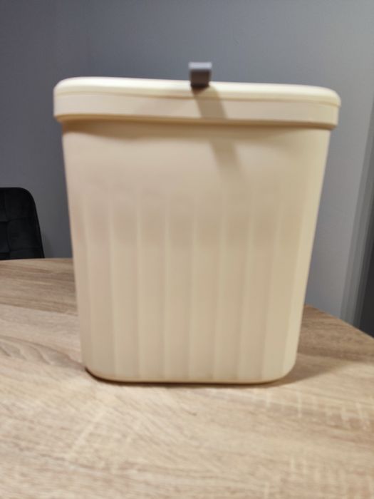 Kosz na śmieci na szafkę ścianę