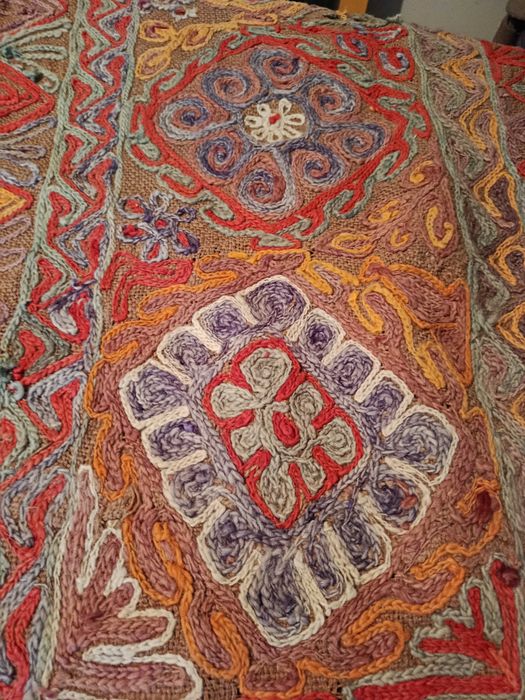 Tapetes rusticos artesanais serapilheira bordada mão - bom estado - muito resistentes - originais