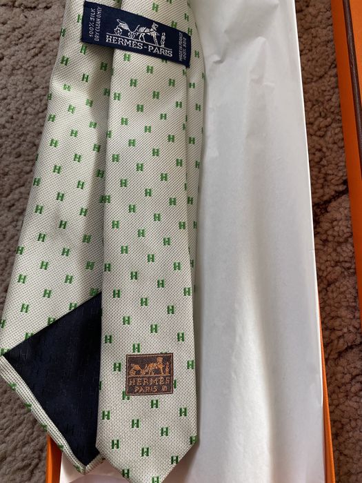 Продам галстук Hermes оригинал