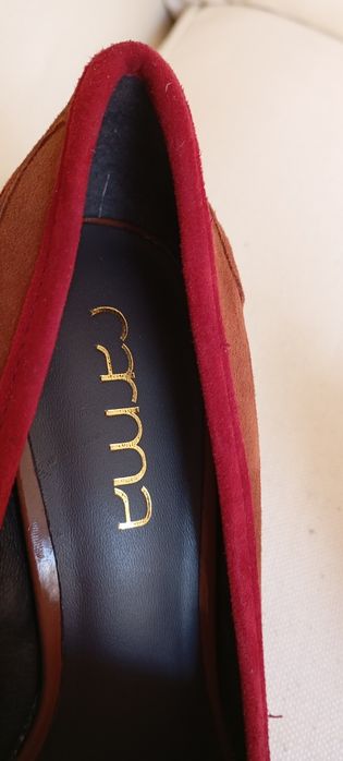 Sapatos de salto alto castanho camurça Carma