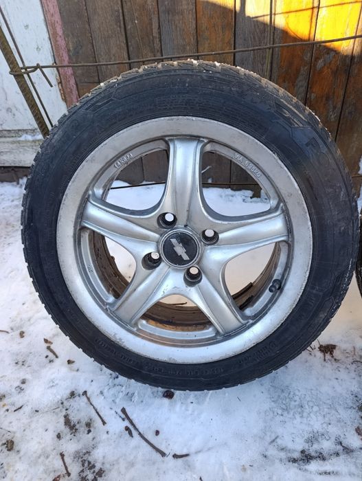 Продам зимову гуму на титанах 155-65 R14 .
