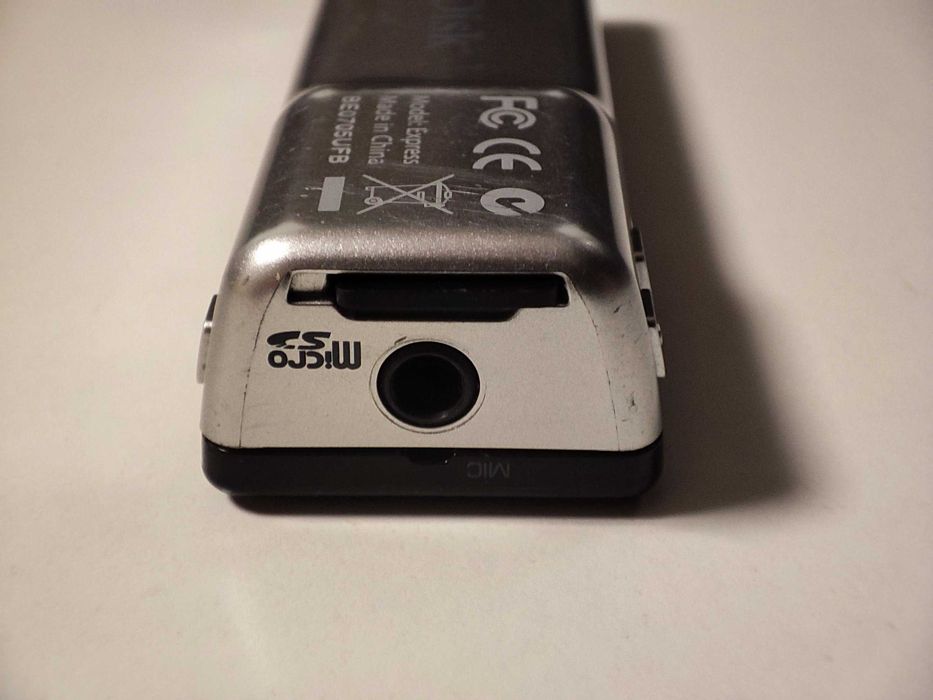 MP3-плеер SanDisk Sansa Express 2Gb+4Gb отличное состояние