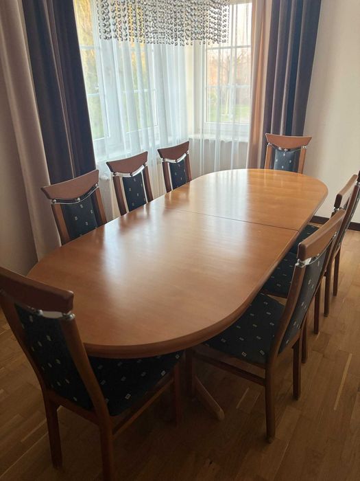 Stół do jadalni + 8 krzeseł – rozkładany