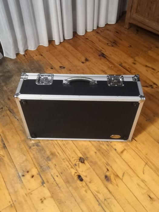 Warwick pedalboard +stoiak gitarowy