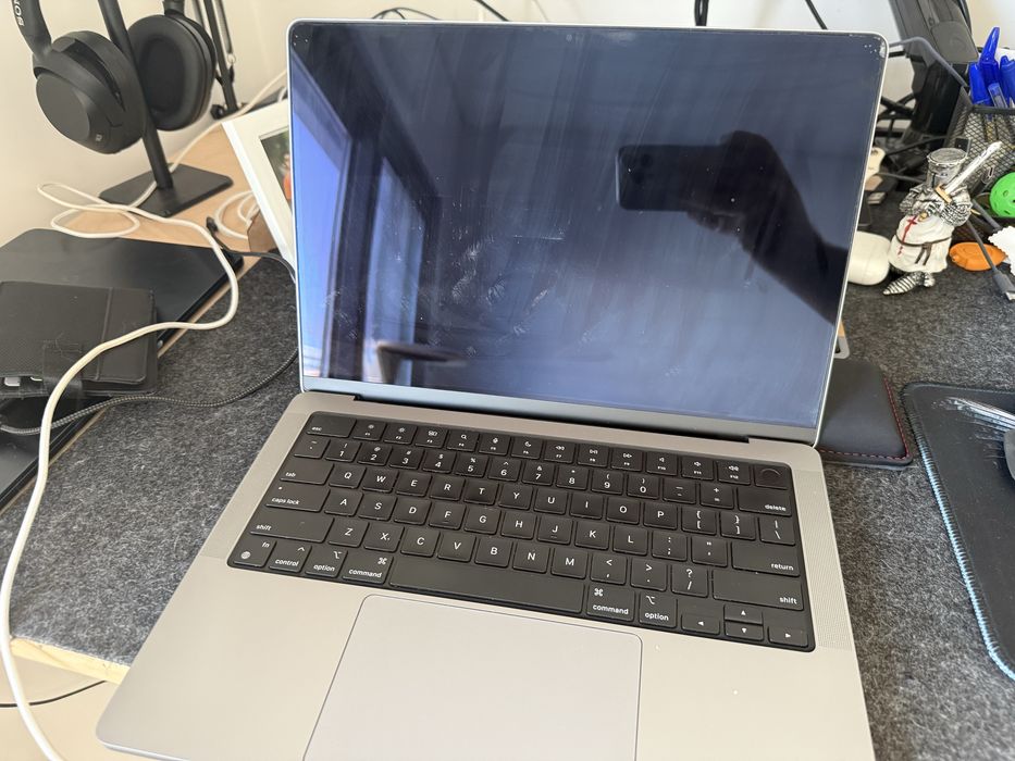 MacBook Pro 14” M1 Pro 256GB – Ecrã danificado – Funciona