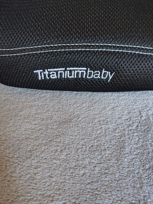 Автокрісло бустер Titaniumbaby