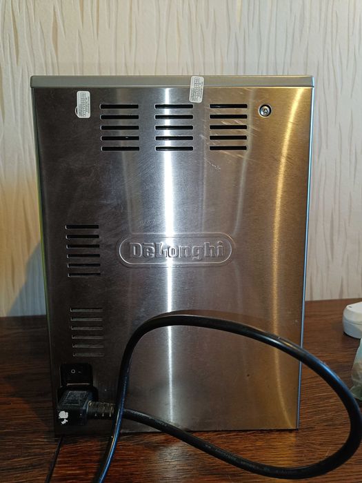 Kolbowy ekspres De'Longhi EC 850.M z zestawem do obsługi