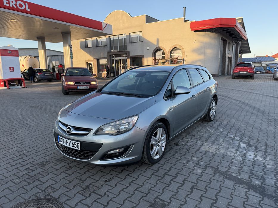 Opel Astra J Kombi  LIFT ! 1.4 Turbo Klima Alu PDC LED ! Serwis!