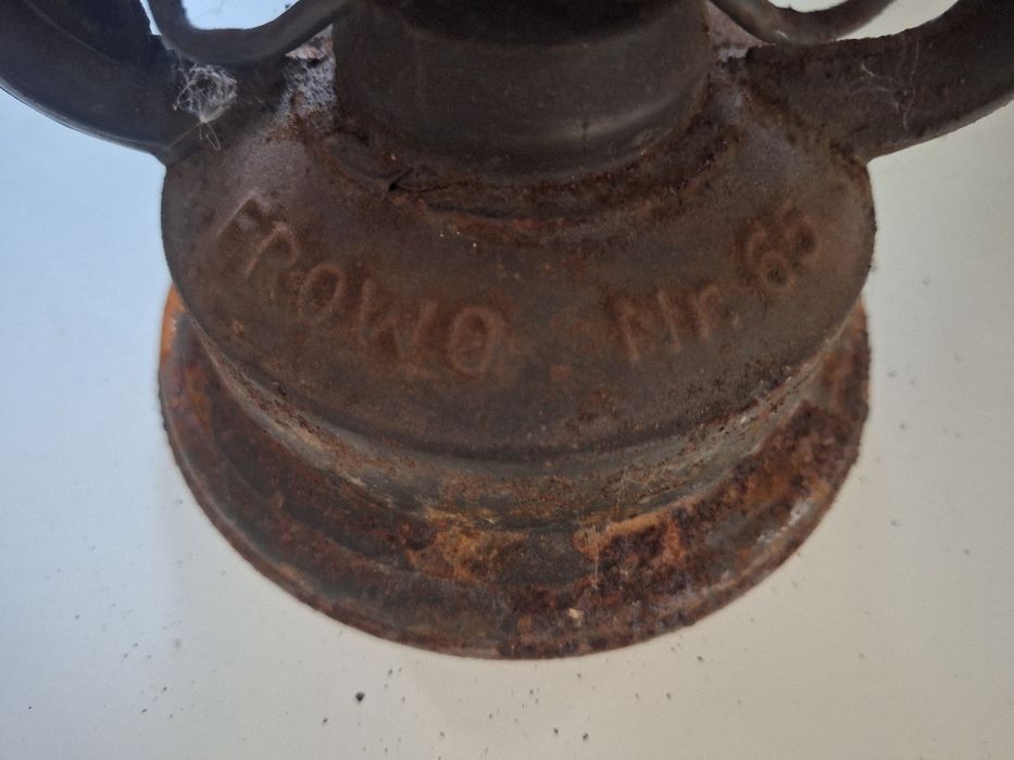 Zabytkowa niemiecka lampa naftowa