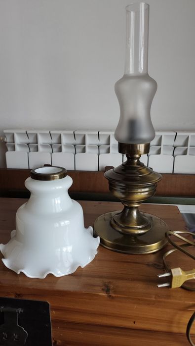 Candeeiro de mesa em metal