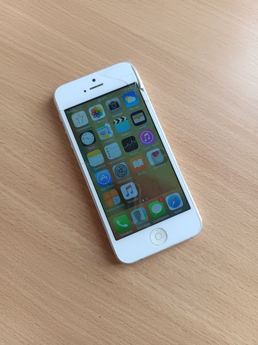 Apple iphone 5 16 GB белого цвета