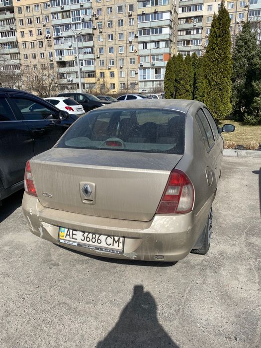 Машина Renault Clio
