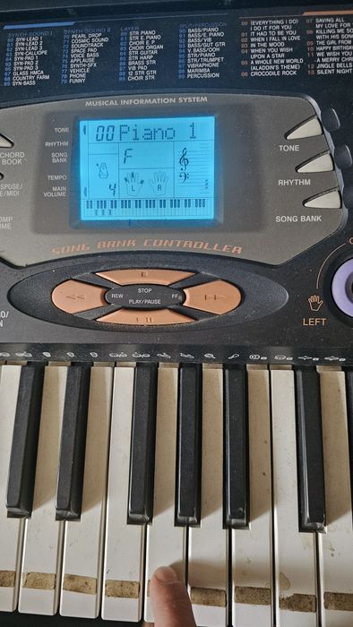 Keyboard Casio CTK-531 z bankiem 100 utworów.